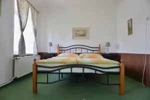 podkroví - ložnice s dvojlůžkem a lůžkem