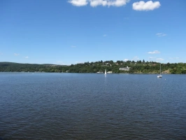 Brněnská přehrada je využívána pro vodní sporty i rybáři
