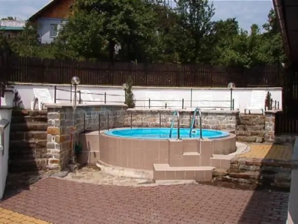 K dispozici je bazén o průměru 3 m