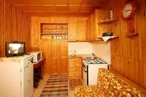 Obytná kuchyně je vybavena pro vaření a stolování 7 až 9 osob